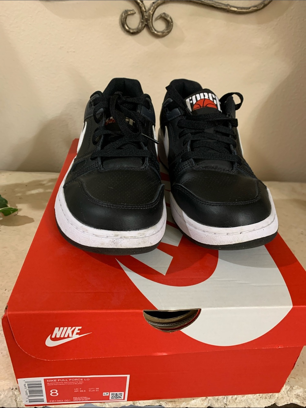 Nike Men’s Black and White Low-Top Sneakers